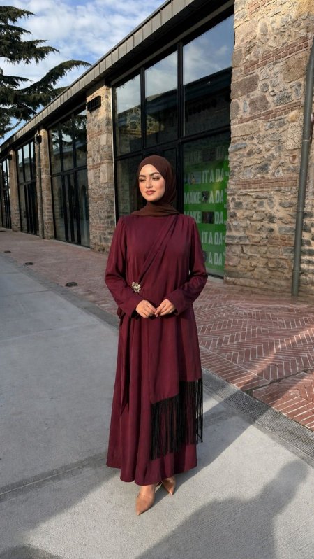 فستان شرعي مع بروش جانبي