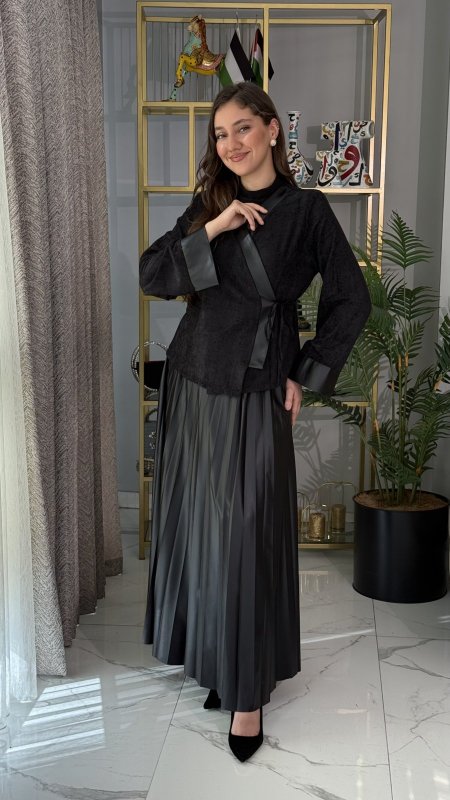 طقم التنورة الجلدية | Velvet & Leather Skirt Set 🖤