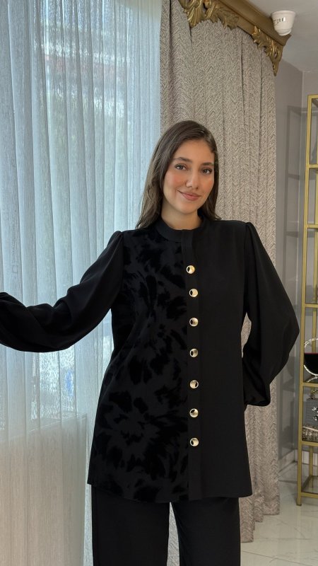 بلوزة بأزرار ناعمة | Delicate Button-Up BlouseCODE1400