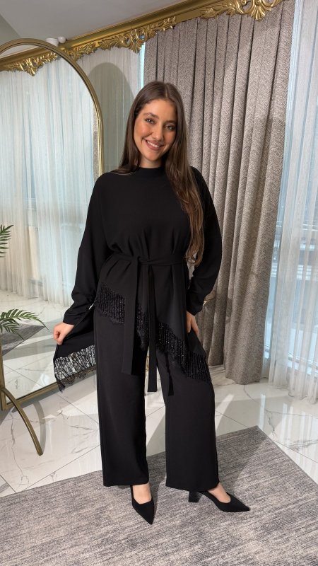 طقم أنيق ببلوزة ذات حواف مزينة بالشراشيب المطرزة وبنطال واسع (Elegant Two-Piece Set with Beaded Fringe Trim)