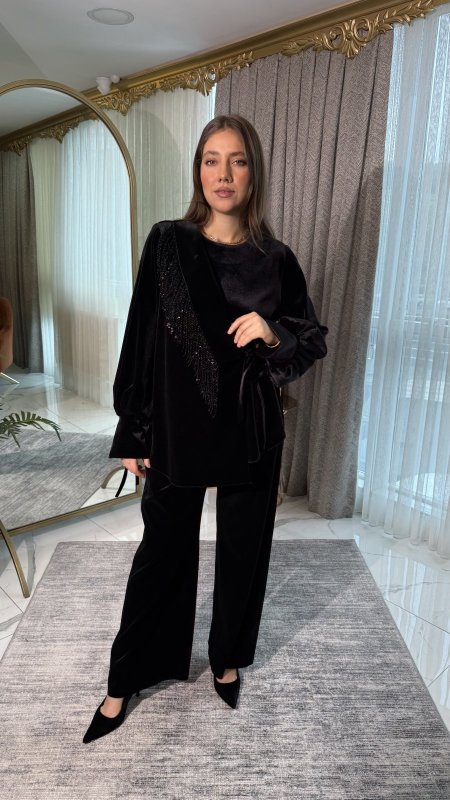 طقم مخمل مع كريستال فاخر ✨ ( Velvet & Sequin Pantsuit)CODE 1414