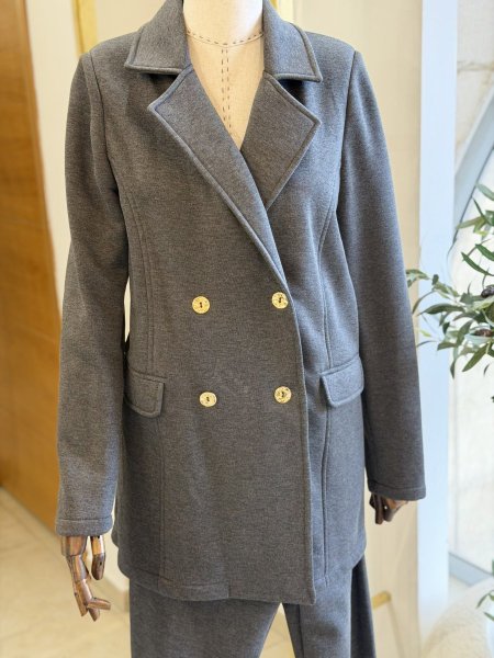 طقم جاكيت بأزرار مزدوجة شتوي ( Double-Breasted Winter Suit Set)